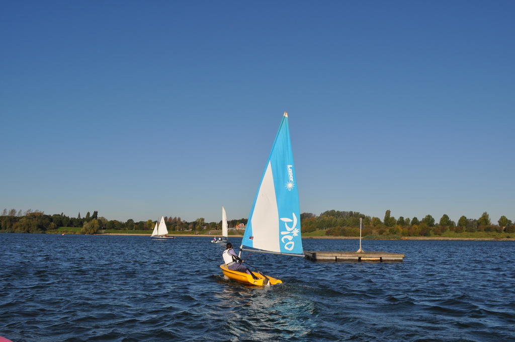 Thuiskomen, Genieten Aan Het Water Maaseik Habitación foto