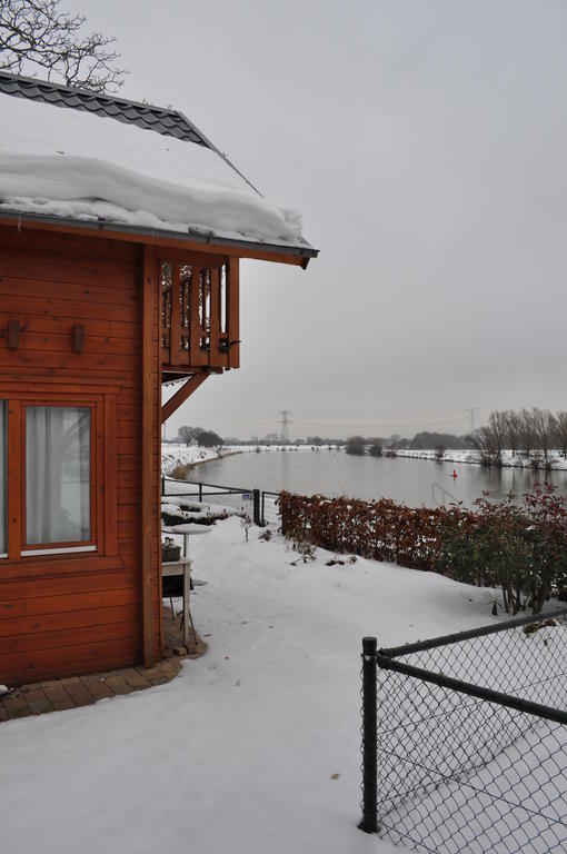 Thuiskomen, Genieten Aan Het Water Maaseik Habitación foto
